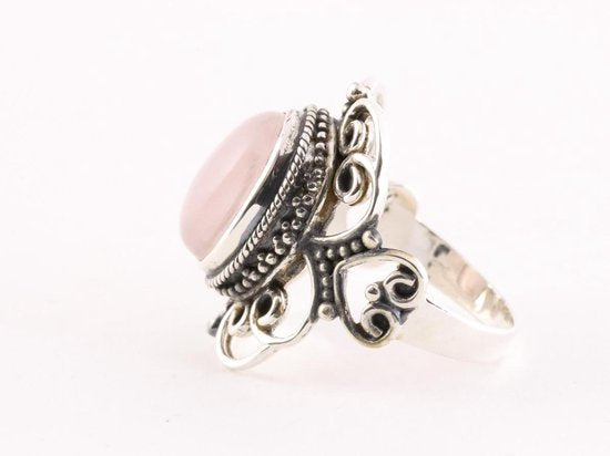 Opengewerkte zilveren ring met rozenkwarts afbeelding 2