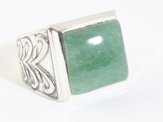 Zware bewerkte zilveren ring met jade afbeelding 1