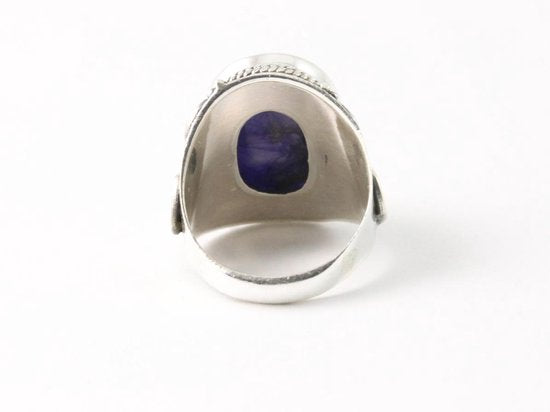 Bewerkte zilveren ring met blauwe saffier afbeelding 2