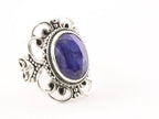 Opengewerkte zilveren ring met blauwe saffier afbeelding 1