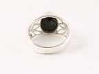 Opengewerkte zilveren ring met gefacetteerde onyx afbeelding 3