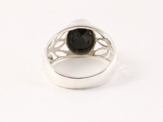 Opengewerkte zilveren ring met gefacetteerde onyx afbeelding 3