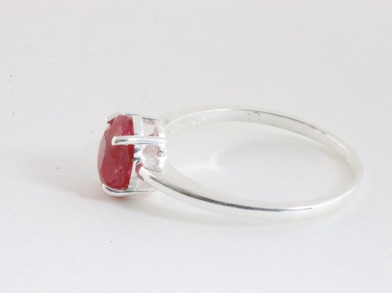 Fijne hoogglans zilveren ring met robijn afbeelding 2