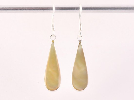 Druppelvormige zilveren oorbellen met goudkleurige schelp afbeelding 4