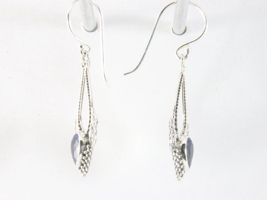 Traditionele bewerkte zilveren oorbellen met blauwe saffier afbeelding 2