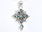 Bewerkte zilveren kruishanger met labradoriet afbeelding 4