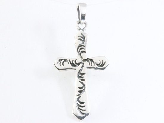 Bewerkte zilveren kruishanger met fantasie gravering afbeelding 1