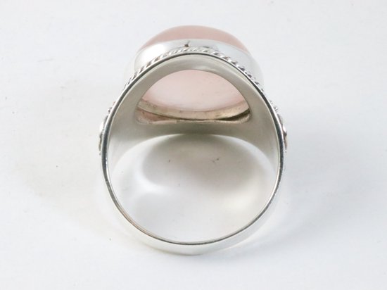 Zware bewerkte zilveren ring met rozenkwarts afbeelding 3