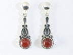 Bewerkte zilveren oorstekers met rode agaat afbeelding 2