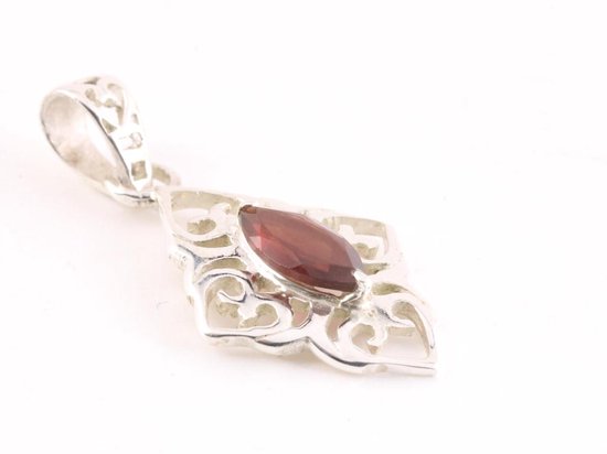 Fijne opengewerkte zilveren hanger met granaat aan ketting afbeelding 2