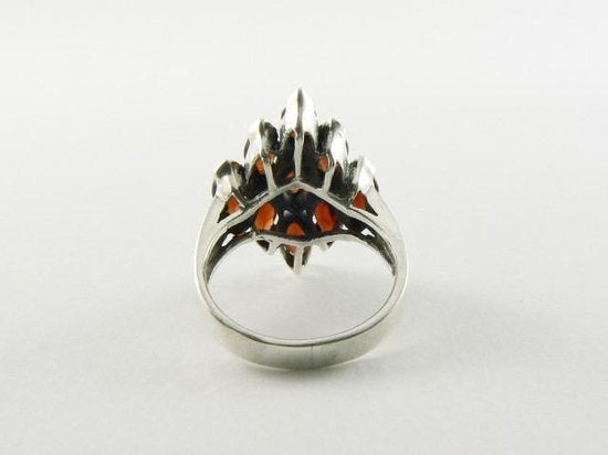 Ruitvormige zilveren ring met granaat afbeelding 5