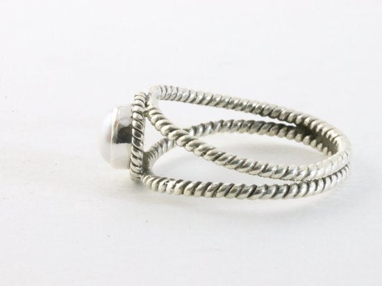 Opengewerkte zilveren ring met parel afbeelding 2