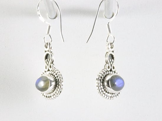 Bewerkte zilveren oorbellen met labradoriet afbeelding 2