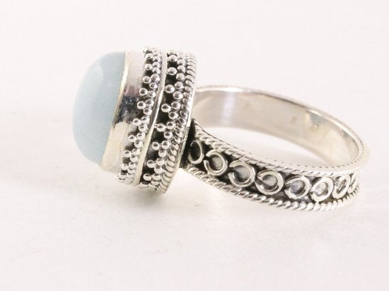 Traditionele bewerkte zilveren ring met aquamarijn afbeelding 2