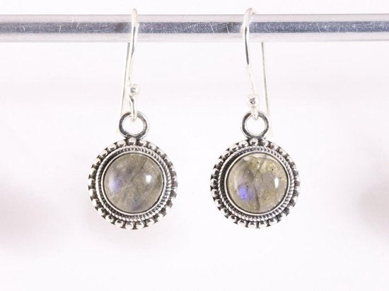 Fijne bewerkte ronde zilveren oorbellen met labradoriet afbeelding 4