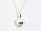 Fijne bewerkte zilveren hanger met amethist aan ketting afbeelding 3
