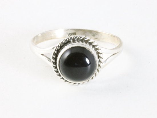 Fijne bewerkte ronde zilveren ring met onyx afbeelding 4