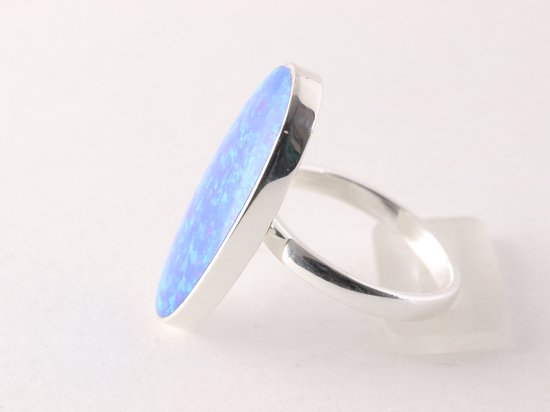 Langwerpige zilveren ring met Australische opaal afbeelding 2