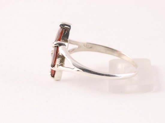 Fijne zilveren ring met granaat afbeelding 2