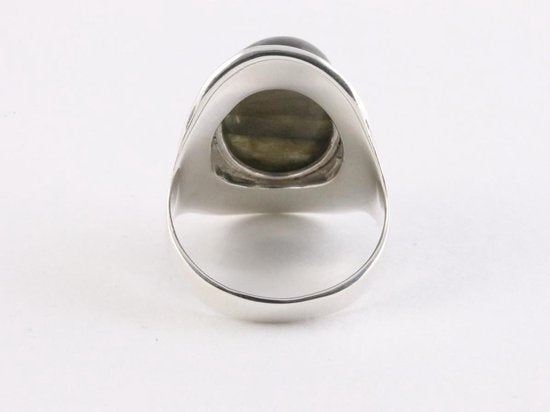 Bewerkte zilveren ring met labradoriet afbeelding 4