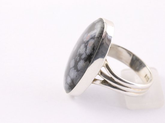 Grote ovale zilveren ring met sneeuwvlok obsidiaan afbeelding 2