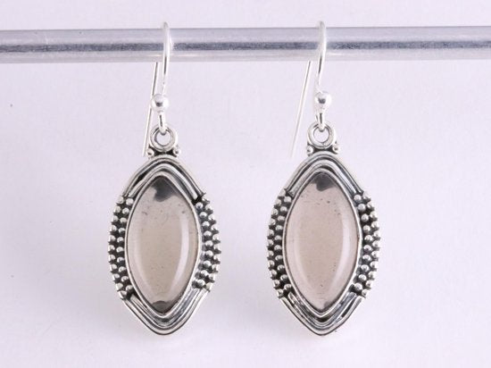 Bewerkte zilveren oorbellen met rookkwarts afbeelding 1