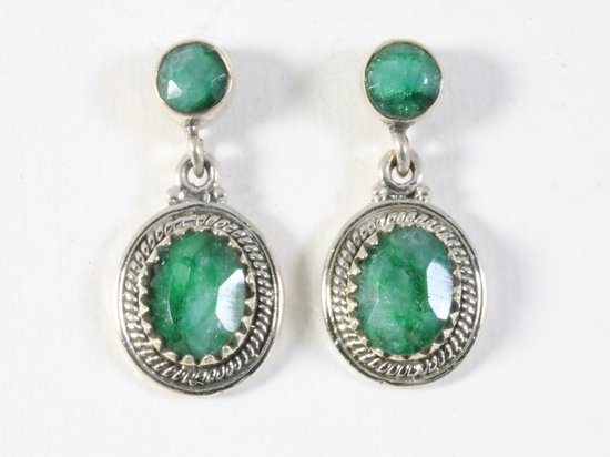 Bewerkte zilveren oorstekers met smaragd afbeelding 1