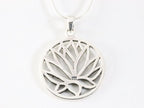 Ronde zilveren lotus bloem hanger aan ketting afbeelding 3