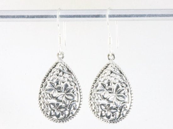 Fijne bewerkte druppelvormige zilveren oorbellen met bloemen afbeelding 3