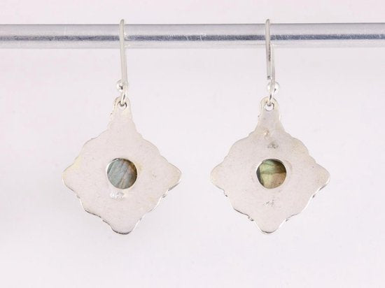 Bewerkte zilveren oorbellen met labradoriet afbeelding 3