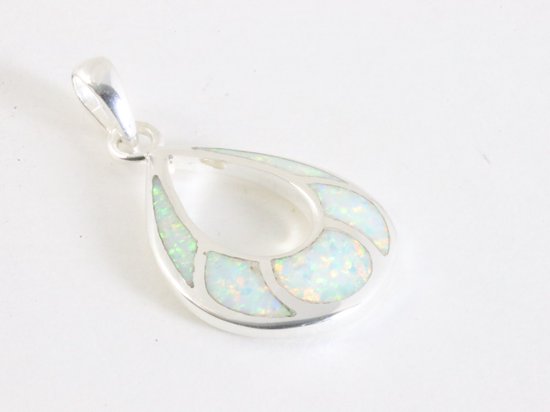 Opengewerkte zilveren hanger met welo opaal aan ketting afbeelding 2