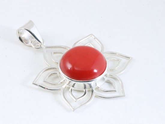 Opengewerkte bloemvormige zilveren hanger met rode koraal steen afbeelding 2