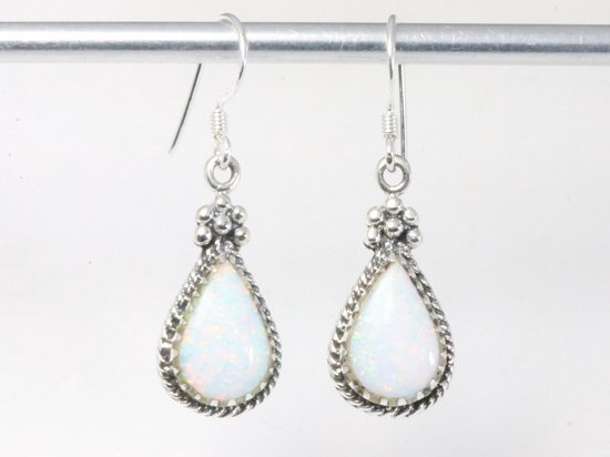 Bewerkte zilveren oorbellen met welo opaal afbeelding 4