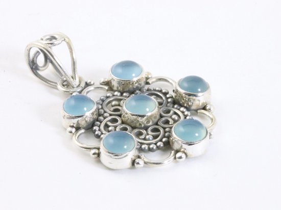 Opengewerkte zilveren hanger met blauwe chalcedoon afbeelding 2
