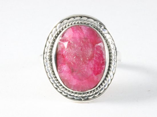 Bewerkte zilveren ring met robijn afbeelding 4