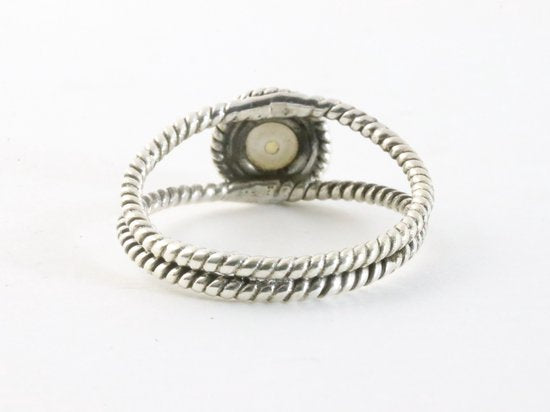 Opengewerkte zilveren ring met parel afbeelding 3