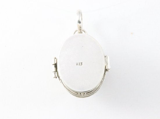 Traditioneel bewerkt zilveren medaillon met blauwe topaas afbeelding 3