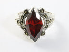 Zware zilveren ring met granaat en marcasiet afbeelding 4