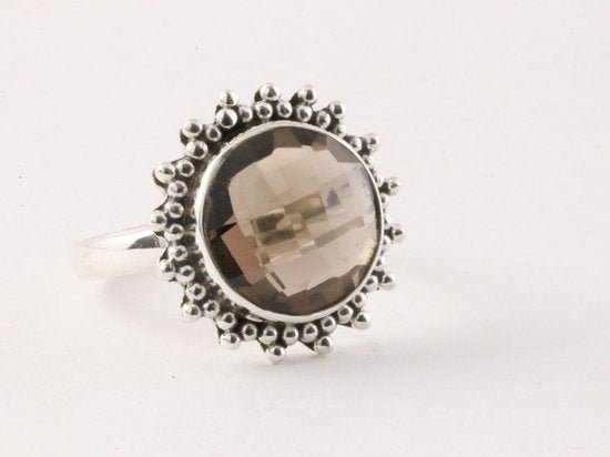 Ronde bewerkte zilveren ring met rookkwarts afbeelding 1