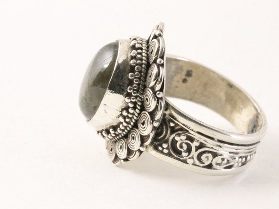 Traditionele bewerkte zware zilveren ring met labradoriet afbeelding 2