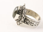 Traditionele bewerkte zware zilveren ring met labradoriet afbeelding 2