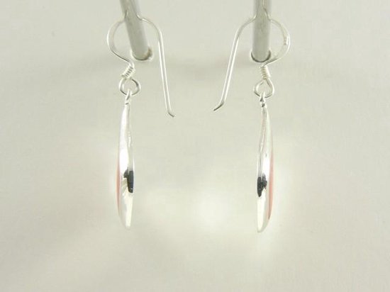 Druppelvormige zilveren oorbellen met rode koraal steen afbeelding 2