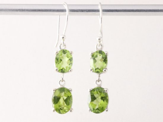 Zilveren oorbellen met peridoot afbeelding 4