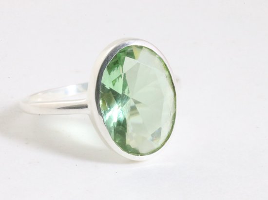 Ovale hoogglans zilveren ring met groene amethist afbeelding 1