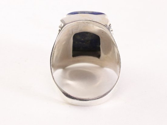 Bewerkte zilveren ring met lapis lazuli afbeelding 3