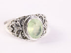 Bewerkte zilveren ring met prehniet afbeelding 1