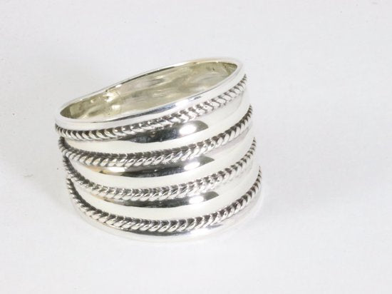 Brede zilveren ring met kabelpatronen afbeelding 1