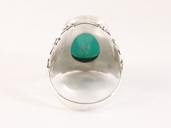 Bewerkte zilveren ring met smaragd afbeelding 3