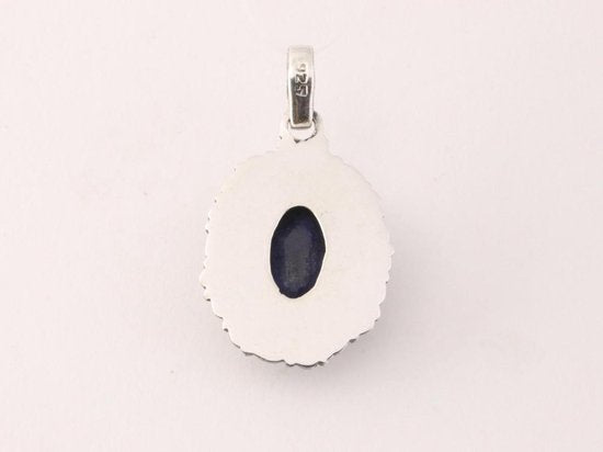 Bewerkte zilveren hanger met blauwe saffier afbeelding 3