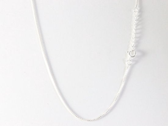 Fijne bewerkte zilveren ketting met rozenkwarts afbeelding 3